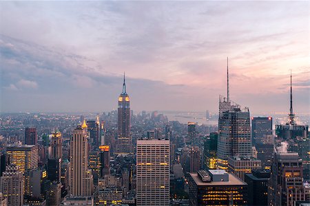 simsearch:400-08251766,k - New York City skyline with urban skyscrapers at sunset. Photographie de stock - Aubaine LD & Abonnement, Code: 400-08319199