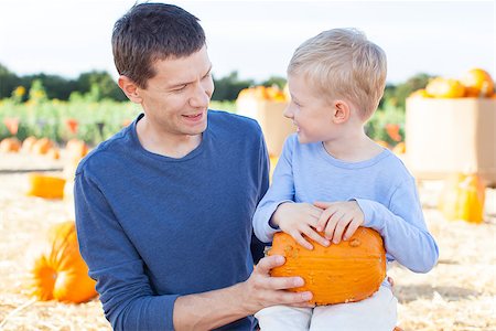 simsearch:400-07916492,k - cheerful little boy and his young father holding pumpkin enjoying halloween time at pumpkin patch Stock Photo - Budget Royalty-Free & Subscription, Code: 400-08319226