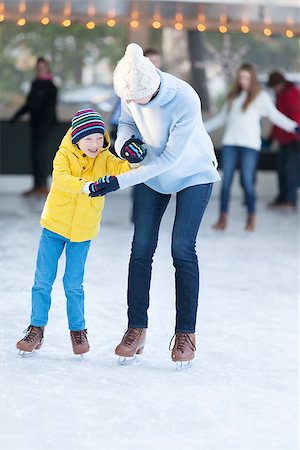 simsearch:400-08318063,k - family of two enjoying winter time ice skating together at outdoor skating rink Photographie de stock - Aubaine LD & Abonnement, Code: 400-08319223