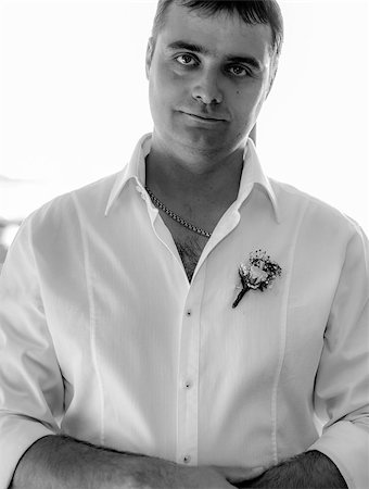 black and white portrait of groom with boutonniere Foto de stock - Super Valor sin royalties y Suscripción, Código: 400-08319331