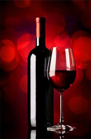 simsearch:6102-08000870,k - Bottle and glass with red wine on red background Photographie de stock - Aubaine LD & Abonnement, Code: 400-08334087