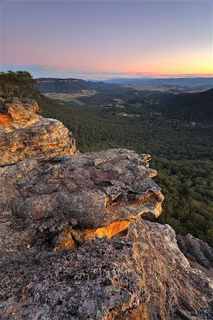 Sunset and views over Megalong Valley from Blue Mountains NSW Australia Foto de stock - Super Valor sin royalties y Suscripción, Código: 400-08334524