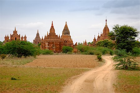Landscape view of ancient temples and road in Old Bagan, Myanmar Foto de stock - Super Valor sin royalties y Suscripción, Código: 400-08334718