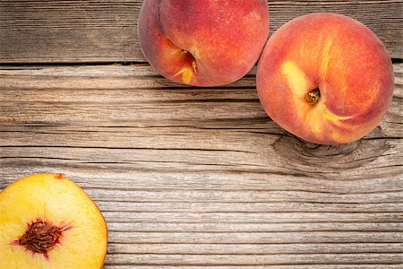 fresh peach fruits on weathered grained cedar wood with a copy space Stock Photo - Budget Royalty-Free & Subscription, Code: 400-08335163