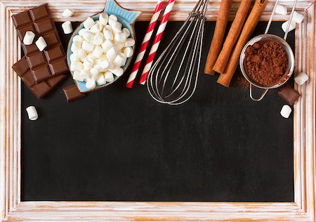 simsearch:400-08338402,k - Hot chocolate mix on old chalk blackboard. Sweet marshmallow, chocolate bars, sugar, cocoa powder, cinnamon, and whisk for cooking winter holiday drink. Foto de stock - Super Valor sin royalties y Suscripción, Código: 400-08338399