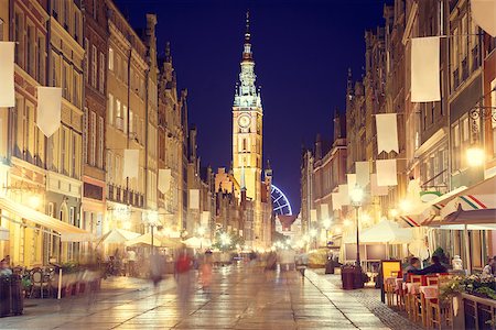 simsearch:614-05522898,k - Gdansk Street with Town Hall at Night. Popular Touristic Destination at Baltic Sea in Poland, Europe. Toned Photo with Long Exposure and Blurred People. Foto de stock - Royalty-Free Super Valor e Assinatura, Número: 400-08338827