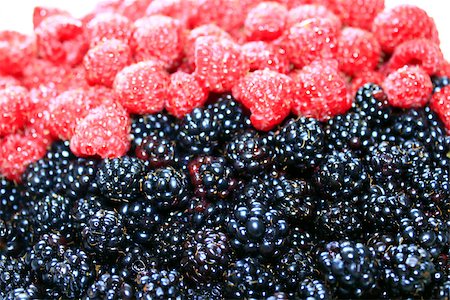 simsearch:400-06077675,k - heap of ripe berries of blackberry and raspberry Stock Photo - Budget Royalty-Free & Subscription, Code: 400-08339451