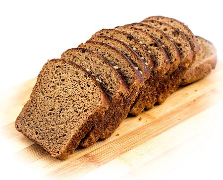 simsearch:400-07996450,k - Cut slices of rye bread with caraway seeds on a wooden board Foto de stock - Royalty-Free Super Valor e Assinatura, Número: 400-08332322