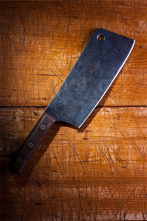 Old butcher's cleaver on a wooden desk Photographie de stock - Aubaine LD & Abonnement, Code: 400-08333266