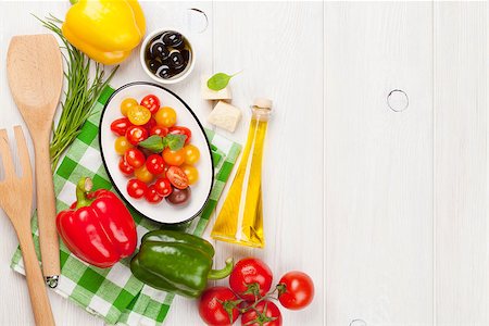 simsearch:400-08890289,k - Fresh colorful vegetables on white wooden table. Top view with copy space Foto de stock - Royalty-Free Super Valor e Assinatura, Número: 400-08344229