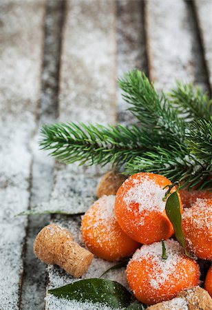 Fresh tangerines with leaves on a snow-covered table with a branch of spruce Stock Photo - Budget Royalty-Free & Subscription, Code: 400-08344414