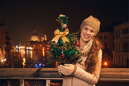 simsearch:400-08344334,k - Tune in for charming Christmas time in Venice, Italy. Portrait of happy young woman with Christmas tree standing on a bridge Stock Photo - Budget Royalty-Free & Subscription, Code: 400-08345286