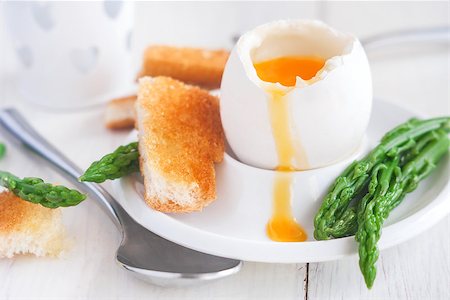 simsearch:400-08338441,k - Soft boiled eggs with asparagus and toast soldiers Stockbilder - Microstock & Abonnement, Bildnummer: 400-08347023