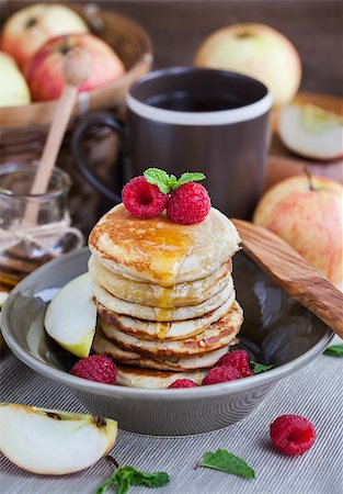 simsearch:400-04262580,k - Stack of freshly prepared apple pancakes for breakfast Stock Photo - Budget Royalty-Free & Subscription, Code: 400-08340068