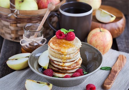 simsearch:400-07042820,k - Stack of freshly prepared apple pancakes for breakfast Stock Photo - Budget Royalty-Free & Subscription, Code: 400-08340069