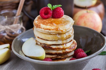 simsearch:400-07917638,k - Stack of freshly prepared apple pancakes for breakfast Stock Photo - Budget Royalty-Free & Subscription, Code: 400-08340071