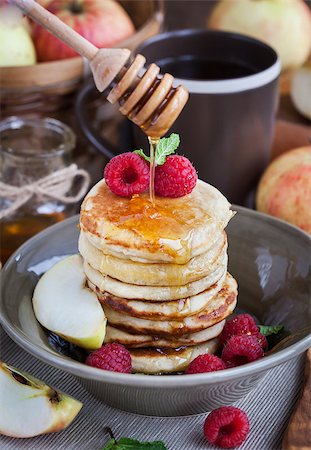 simsearch:400-07917638,k - Stack of freshly prepared apple pancakes for breakfast Stock Photo - Budget Royalty-Free & Subscription, Code: 400-08340072