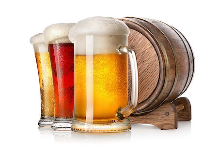 simsearch:400-07728694,k - Beer and wooden cask isolated on a white background Stock Photo - Budget Royalty-Free & Subscription, Code: 400-08340575