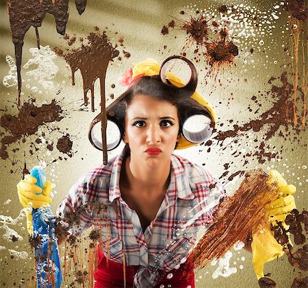 detergente - Housewife with disgusted expression cleaning dirty glass Foto de stock - Super Valor sin royalties y Suscripción, Código: 400-08340978