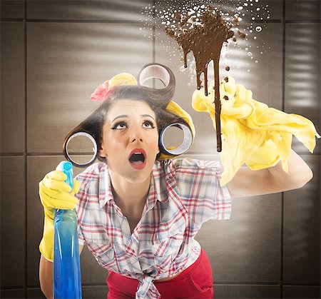 simsearch:673-02139120,k - Housewife with spray cleaning a dirty glass Stock Photo - Budget Royalty-Free & Subscription, Code: 400-08340979