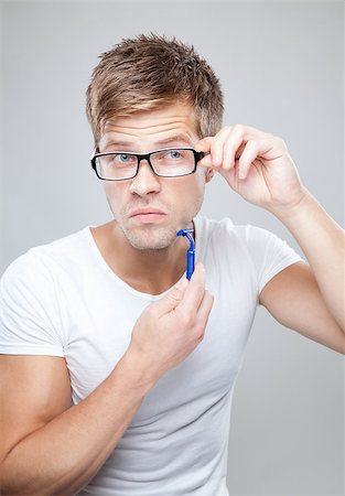 simsearch:400-04594366,k - Portrait of a handsome man shaving Photographie de stock - Aubaine LD & Abonnement, Code: 400-08341041