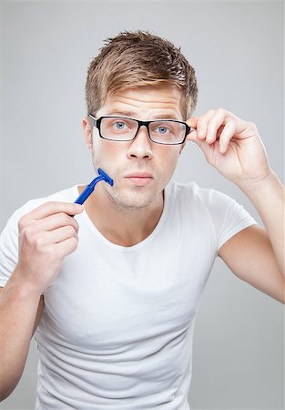 simsearch:400-04594366,k - Portrait of a handsome man shaving Photographie de stock - Aubaine LD & Abonnement, Code: 400-08341042