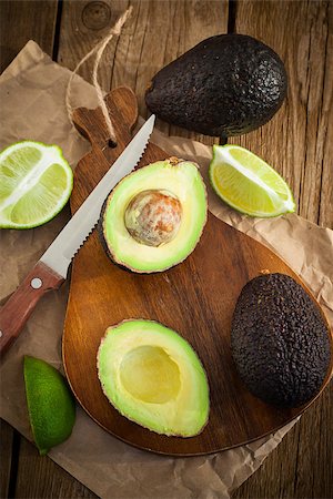 simsearch:400-04395073,k - Sliced fresh avocado and lemon lime on cutting board, on wooden background Stock Photo - Budget Royalty-Free & Subscription, Code: 400-08342644