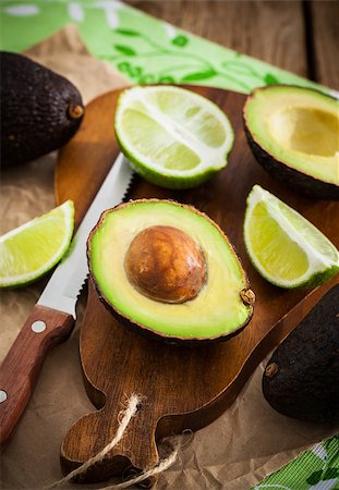 simsearch:400-04395073,k - Sliced fresh avocado and lemon lime on cutting board, on wooden background Stock Photo - Budget Royalty-Free & Subscription, Code: 400-08342646