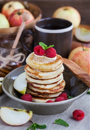 simsearch:400-04262580,k - Stack of freshly prepared apple pancakes for breakfast Stock Photo - Budget Royalty-Free & Subscription, Code: 400-08342653