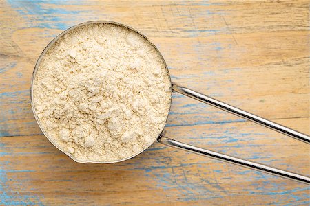 maca root powder on a metal measuring scoop against painted wood Stock Photo - Budget Royalty-Free & Subscription, Code: 400-08343074