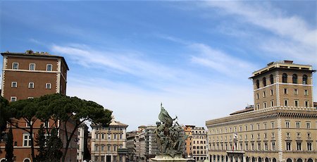 simsearch:400-05317884,k - view of panorama Rome, Italy, skyline from Vittorio Emanuele, Piazza Venezia Foto de stock - Super Valor sin royalties y Suscripción, Código: 400-08374618