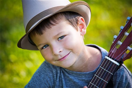 simsearch:400-05248187,k - cuacasian boy with guitar in the park outdoors Photographie de stock - Aubaine LD & Abonnement, Code: 400-08376964