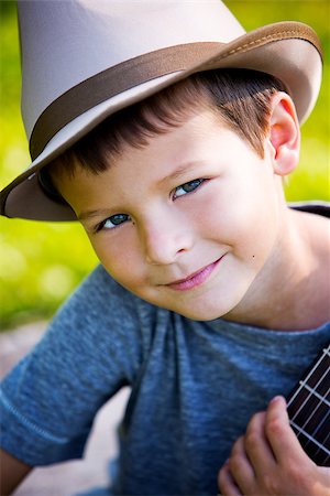 simsearch:400-05248187,k - cuacasian boy with guitar in the park outdoors Photographie de stock - Aubaine LD & Abonnement, Code: 400-08376965