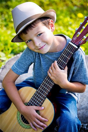 simsearch:400-05248187,k - cuacasian boy with guitar in the park outdoors Photographie de stock - Aubaine LD & Abonnement, Code: 400-08376966