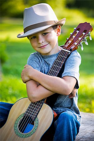 simsearch:400-05248187,k - cuacasian boy with guitar in the park outdoors Photographie de stock - Aubaine LD & Abonnement, Code: 400-08376963