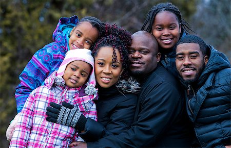 simsearch:695-05773921,k - casual winter young black family outdoors in the park Photographie de stock - Aubaine LD & Abonnement, Code: 400-08377007