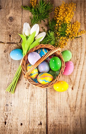 simsearch:400-06356460,k - Easter eggs in wicker basket with copyspace and spring flowers on wooden board Foto de stock - Super Valor sin royalties y Suscripción, Código: 400-08379228