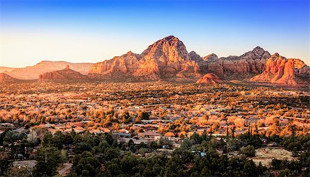 simsearch:400-08694885,k - Birds eye view to the city of Sedona, Arizona and the Red Rocks at sunset Photographie de stock - Aubaine LD & Abonnement, Code: 400-08370845