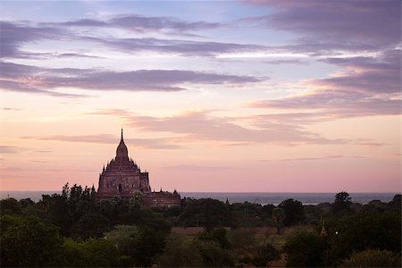 Scenic colorful sunset of ancient temple in Bagan with dramatic clouds, Myanmar Stockbilder - Microstock & Abonnement, Bildnummer: 400-08370869