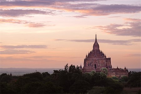 simsearch:400-08332388,k - Scenic colorful sunset of ancient temple in Bagan with dramatic clouds, Myanmar Photographie de stock - Aubaine LD & Abonnement, Code: 400-08370870