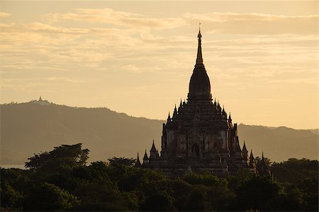 simsearch:400-08332388,k - Scenic view of ancient Bagan temple during golden hour, Bagan, Myanmar Photographie de stock - Aubaine LD & Abonnement, Code: 400-08370873