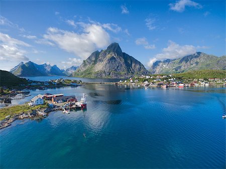 simsearch:400-08428494,k - Aerial view of fishing town Reine and on Lofoten islands in Norway, famous tourist destination Stockbilder - Microstock & Abonnement, Bildnummer: 400-08371121