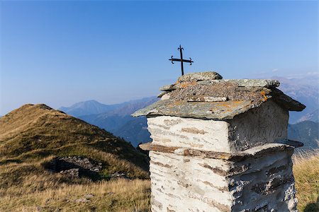 simsearch:400-06948541,k - Christian chapel during a sunny day on Italian Alps - faith concept Foto de stock - Royalty-Free Super Valor e Assinatura, Número: 400-08371238