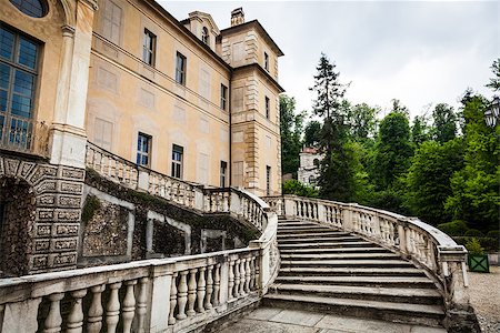 simsearch:400-05701901,k - Old marble staircase in abandoned Italian villa Fotografie stock - Microstock e Abbonamento, Codice: 400-08371240