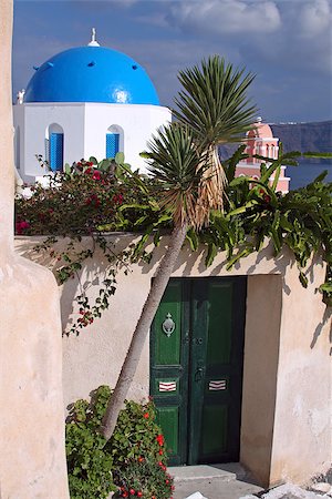 simsearch:400-08371615,k - Entrance to a traditional house in Oia, Santorini, Greece Fotografie stock - Microstock e Abbonamento, Codice: 400-08371618