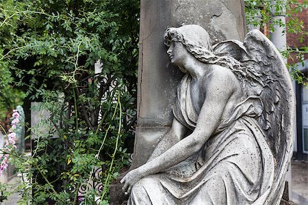 simsearch:400-04626291,k - More than 100 years old statue. Cemetery located in North Italy. Fotografie stock - Microstock e Abbonamento, Codice: 400-08371634