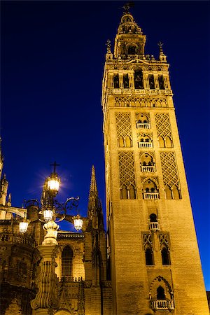Giralda bell tower by night in Seville - Spain Photographie de stock - Aubaine LD & Abonnement, Code: 400-08371636