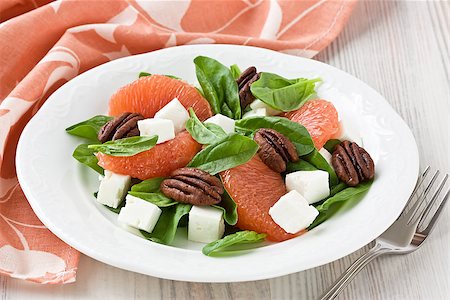 simsearch:400-04293911,k - Spinach grapefruit goat cheese salad with pecan nut on white plate Stock Photo - Budget Royalty-Free & Subscription, Code: 400-08371845