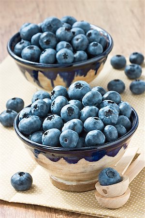 Two cup with ripe blueberry for healthy breakfast Fotografie stock - Microstock e Abbonamento, Codice: 400-08371854