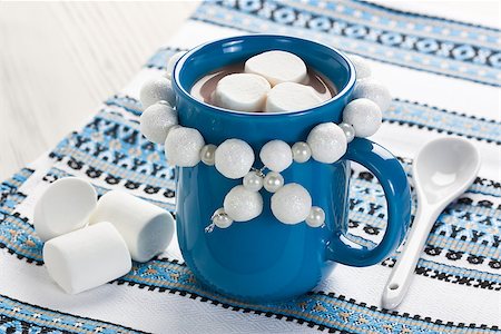 Hot chocolate with marshmallow in blue mug for winter drink Fotografie stock - Microstock e Abbonamento, Codice: 400-08371858